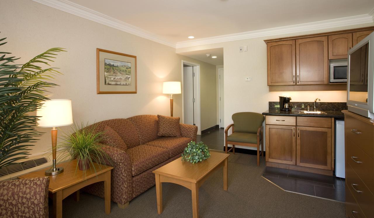 Best Western Plus Kelowna Hotel & Suites Cameră foto